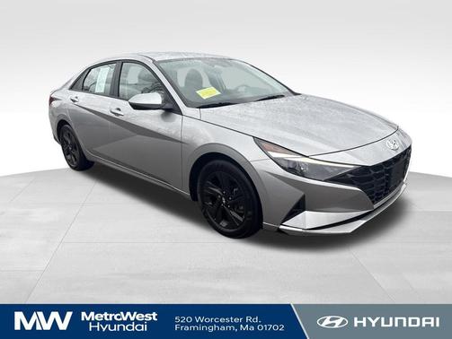 Shimmering Silver Pearl 2022 Hyundai ELANTRA SEL