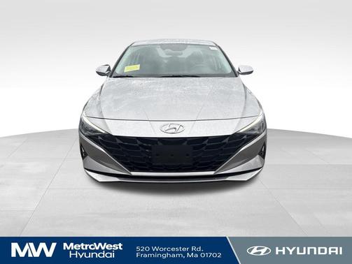 Shimmering Silver Pearl 2022 Hyundai ELANTRA SEL