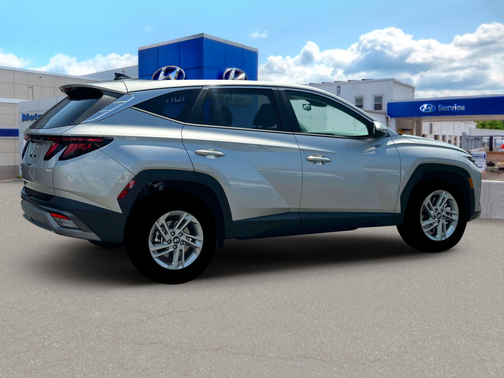 Shimmering Silver 2026 Hyundai TUCSON SE
