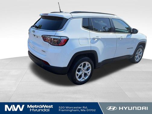 Bright White Clearcoat 2024 Jeep Compass Latitude