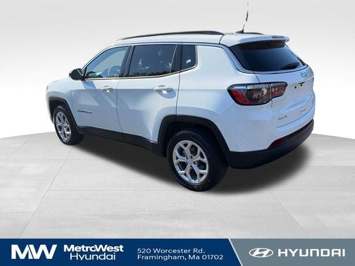 Bright White Clearcoat 2024 Jeep Compass Latitude