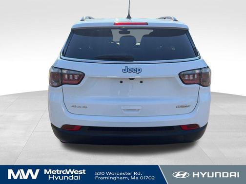 Bright White Clearcoat 2024 Jeep Compass Latitude