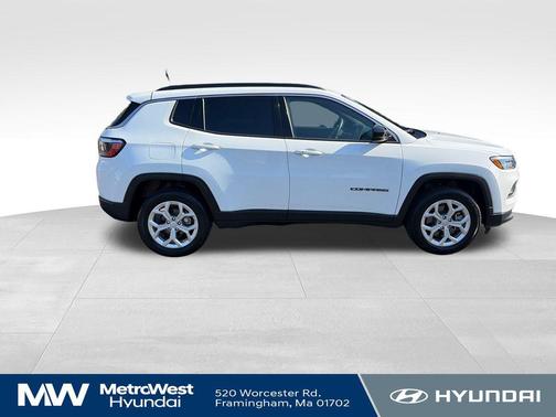 Bright White Clearcoat 2024 Jeep Compass Latitude