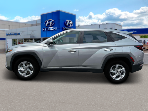 Shimmering Silver 2024 Hyundai TUCSON SE