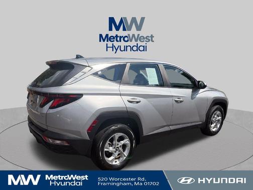 Shimmering Silver 2024 Hyundai TUCSON SE