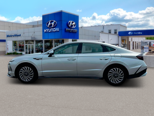 Aero Silver 2025 Hyundai SONATA Hybrid SE