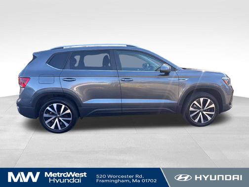 Platinum Gray Metallic 2022 Volkswagen Taos 1.5T SE
