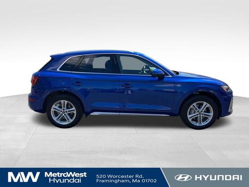 Ultra Blue Metallic 2024 Audi Q5 e 55 S line Premium Plus