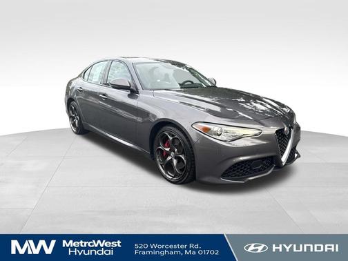 Vesuvio Gray Metallic 2017 Alfa Romeo Giulia Ti