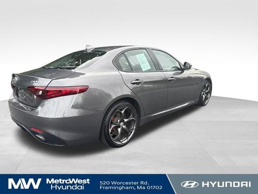 Vesuvio Gray Metallic 2017 Alfa Romeo Giulia Ti