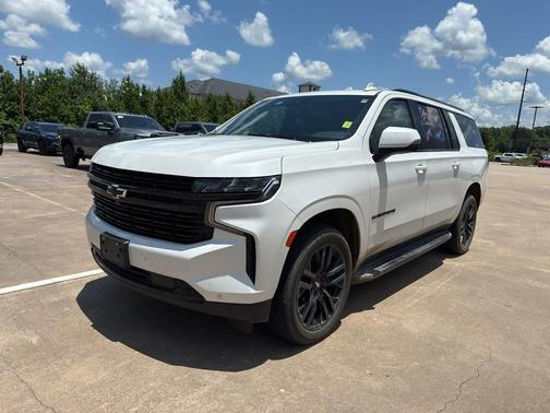 2023 Chevrolet Suburban RST