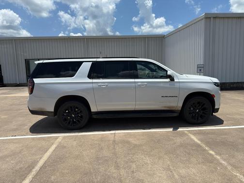 2023 Chevrolet Suburban RST