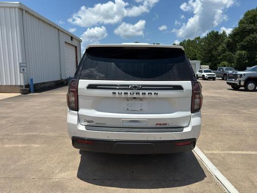 2023 Chevrolet Suburban RST