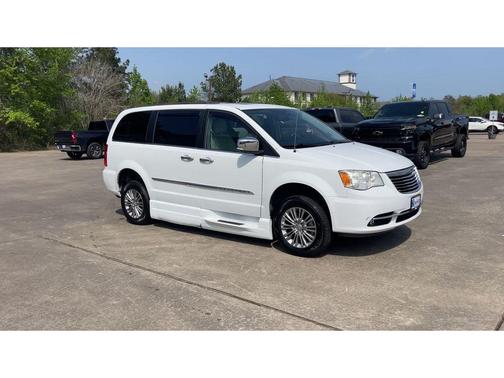 2016 Chrysler Town & Country Touring-L