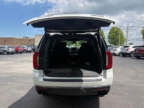 White Frost Tricoat 2022 GMC Yukon 4WD AT4