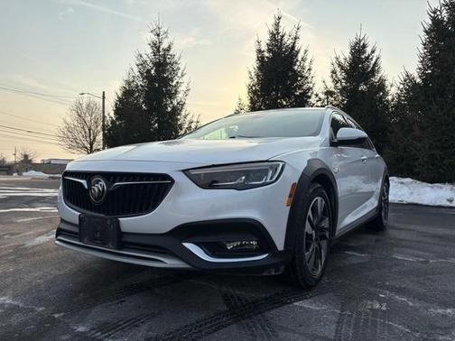 2019 Buick Regal TourX AWD Essence