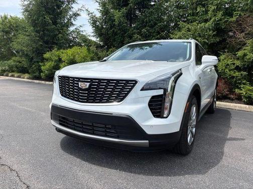 Crystal White Tricoat 2023 Cadillac XT4 Premium Luxury