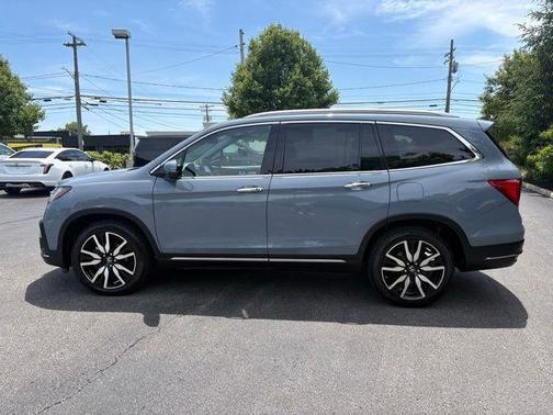 Blue 2022 Honda Pilot Touring 8-Passenger