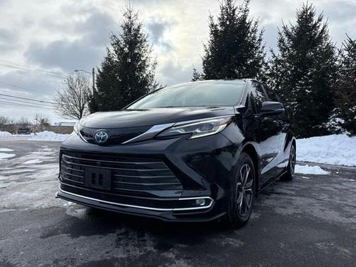 2025 Toyota Sienna Platinum