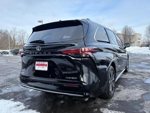 2025 Toyota Sienna Platinum