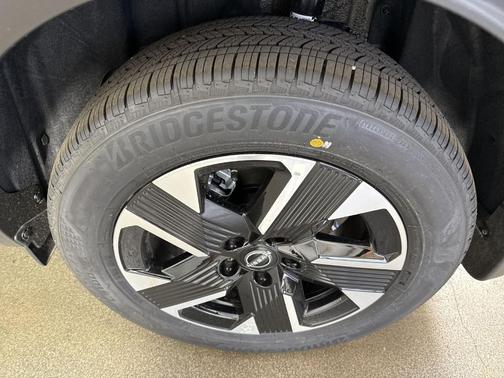 Super Black 2026 Nissan Kicks SV