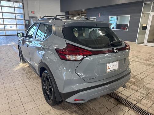 2023 Nissan Kicks SR