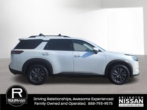 2022 Nissan Pathfinder SV