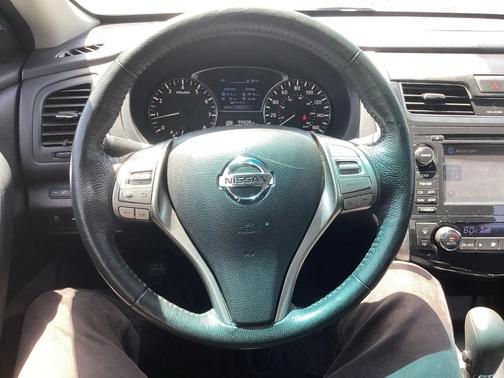 Pearl White 2015 Nissan Altima 2.5 SV