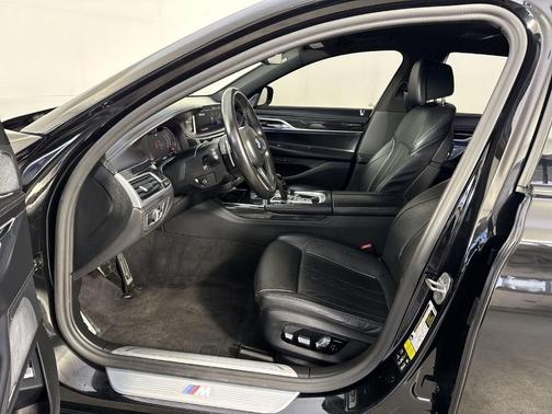 2022 BMW 750 i xDrive