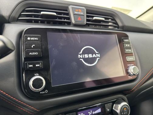 2025 Nissan Versa 1.6 SR