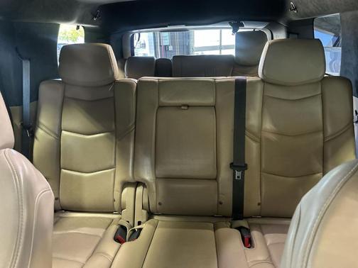 Crystal White Tri-Coat 2018 Cadillac Escalade Platinum