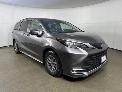 2024 Toyota Sienna XLE