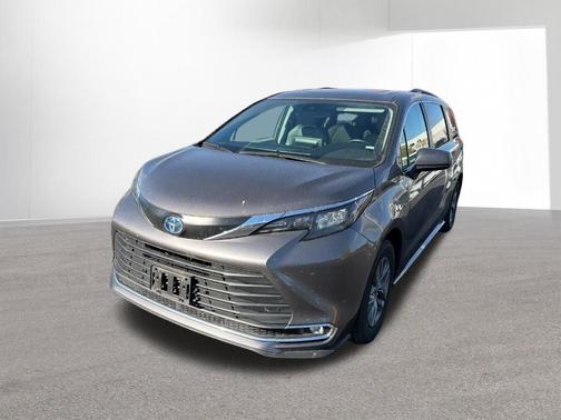 2024 Toyota Sienna XLE