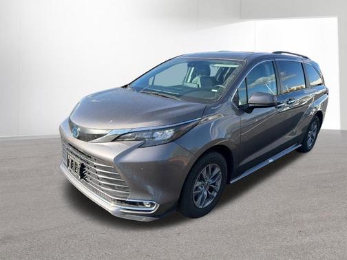2024 Toyota Sienna XLE