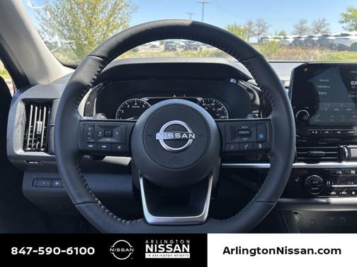 2025 Nissan Pathfinder SL