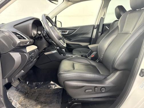 Crystal White Pearl 2023 Subaru Forester 2.5i Limited