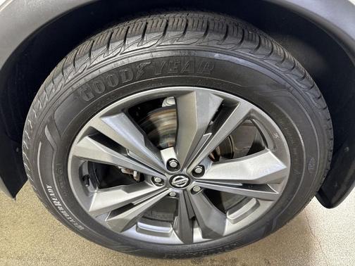 White 2019 Nissan Murano Platinum
