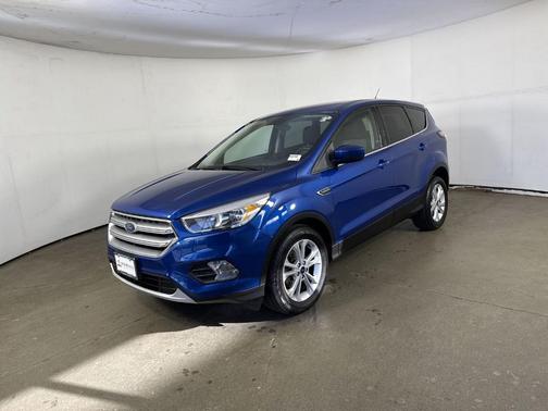 Lightning Blue Metallic 2017 Ford Escape SE
