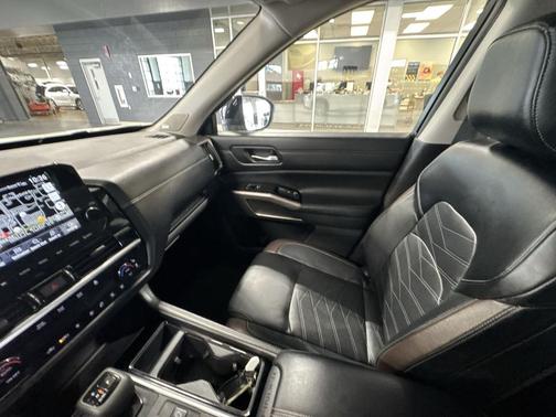 2 Tone White / Black Roof 2023 Nissan Pathfinder Platinum