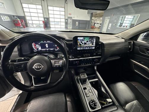 2 Tone White / Black Roof 2023 Nissan Pathfinder Platinum