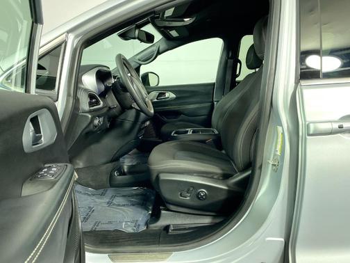 2023 Chrysler Pacifica Touring