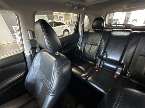 White 2017 Nissan Rogue SL