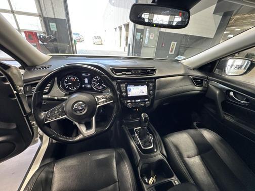 White 2017 Nissan Rogue SL