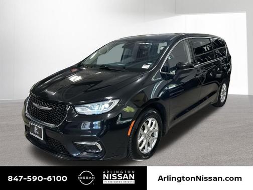 Brilliant Black Crystal Pearlcoat 2023 Chrysler Pacifica Touring-L