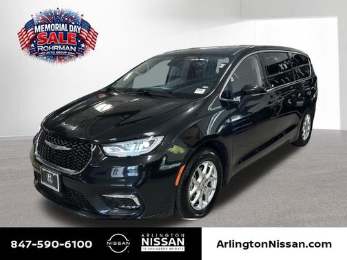 Brilliant Black Crystal Pearlcoat 2023 Chrysler Pacifica Touring-L