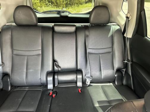 Magnetic Black 2020 Nissan Rogue SL