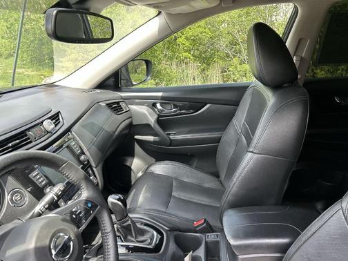 Magnetic Black 2020 Nissan Rogue SL