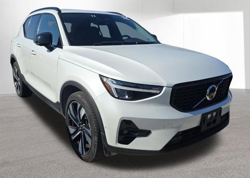 2024 Volvo XC40 B5 Plus Dark Theme