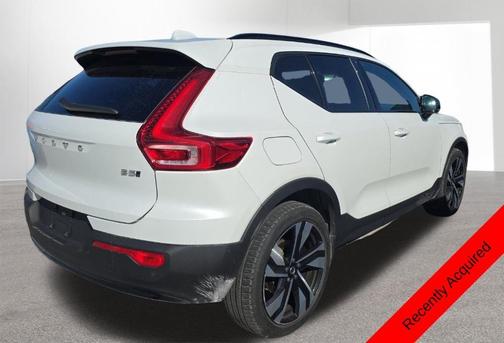 2024 Volvo XC40 B5 Plus Dark Theme