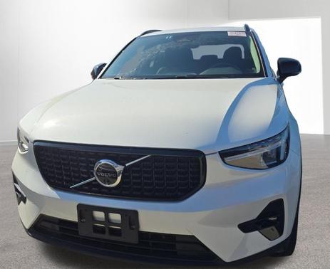 2024 Volvo XC40 B5 Plus Dark Theme